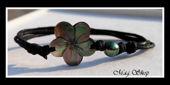 Lagon Collection Bracelet Fleur Hibiscus 2.5cm & Perle de Tahiti Reflets Verts MAG.SHOP TAHITI PERLES TAHITI