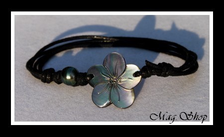 Lagon Collection Bracelet Fleur Hibiscus 2.5cm & Perle de Tahiti Reflets Verts MAG.SHOP TAHITI PERLES