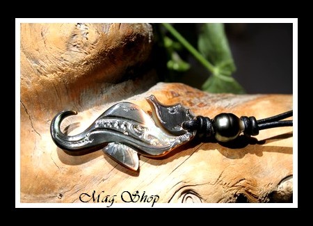 Lagon Collection  Collier Hippocampe Marquisien Nacre de Tahiti H4cm & Perle Cerclée de Tahiti Reflets Verts Foncés MAG.SHOP
