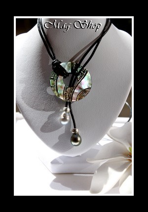 Lagon Collection Collier Tuamotu Gravures Marquisiennes 3cm Nacre & 2 Perles de Tahiti MAG.SHOP