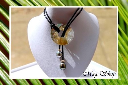 Lagon Collection Collier Tuamotu Gravures Marquisiennes 3cm Nacre & 2 Perles de Tahiti MAG.SHOP TAHITI