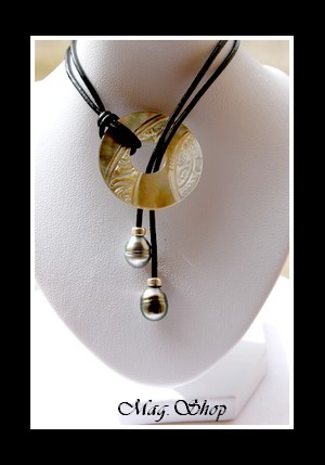 Lagon Collection Collier Tuamotu Gravures Marquisiennes 3cm Nacre & 2 Perles de Tahiti MAG.SHOP TAHITI