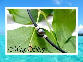 Tahiti Collection / Collier Manava Perle Ronde de Tahiti Reflets 10.70mm/D Gris/Verts Foncés /  Intercalaires Argent 925 (0.36g) / 45cm (photos non contractuelles)