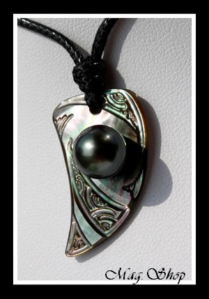 Maohi Marquisien Collier  Nacre & Demie-Perle de Tahiti Modèle 5 MAG.SHOP
