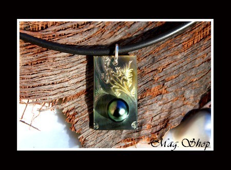 Margouillat Collection  Collier Moorea Gravure Margouillat Nacre de Tahiti 2.5cm & Perle Baroque de Tahiti MAG.SHOP