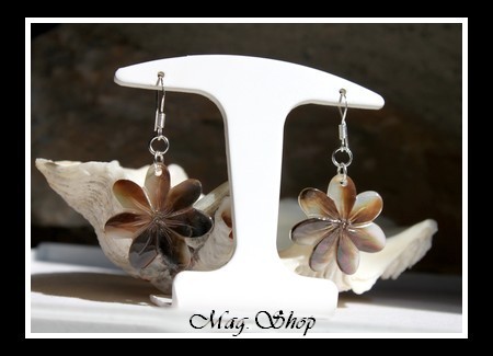 Marquises Collection  Boucles d`Oreilles Tavana Fleurs de Tiaré Nacre de Tahiti 2.5cm Reflets Marrons MAG.SHOP