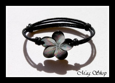 Marquises Collection Bracelet Marquises Fleur Hibiscus Nacre de Tahiti 2.5cm MAG.SHOP