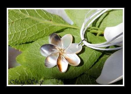 Marquises Collection Collier Miti Fleur de Tiaré Nacre de Tahiti 2.5cm MAG.SHOP TAHITI