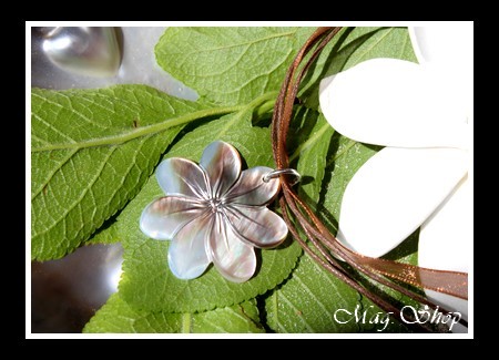 Marquises Collection Collier Miti Fleur de Tiaré Nacre de Tahiti 3cm MAG.SHOP TAHITI