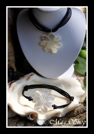 Marquises Collection  Parure Collier & Bracelet Fleurs de Tiaré Nacre de Tahiti Reflets Clairs 3cm MAG.SHOP