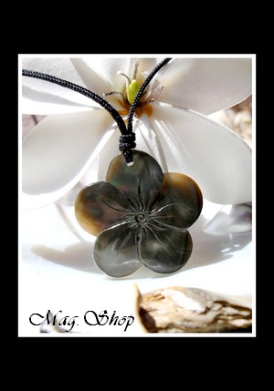 Marquises Collier Fleur Hibiscus 3.5cm Nacre de Tahiti MAG.SHOP