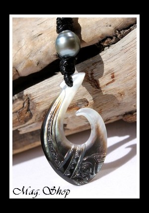 Mataura Collier Hameçon Tiki Nacre & Perle de Tahiti Modèle 3 MAG.SHOP