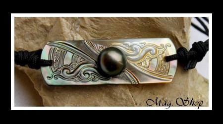 Maupiti Bracelet Nacre 4.5cm & Demie-Perle de Tahiti Reflets Verts MAG.SHOP