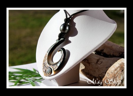 Mautaura Tiki Collier Hameçon Nacre & Perle de Tahiti Modèle 2 MAG.SHOP