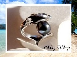 Silver Sea Collection / Bague Dauphin Mitiha Argent Rhodié 925 (3.47g ) Taille Réglable Taille 52/54/56 - Perle Baroque de Tahiti 8mm/C+ Reflets Gris/Bleus (photos non contractuelles)