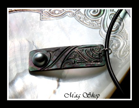 MOANA Collection - Collier Maupiti Nacre H 4.5cm & Demie-Perle de Tahiti MAG.SHOP