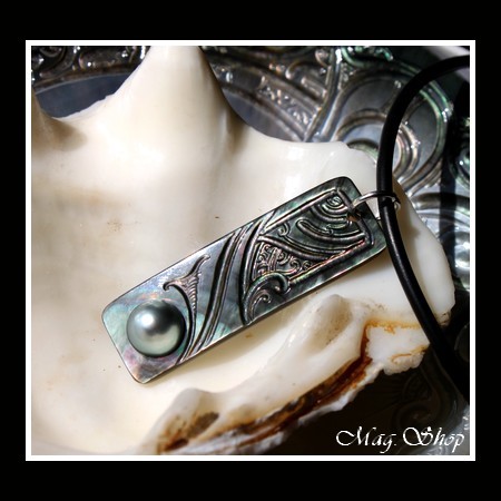 MOANA Collection - Collier Maupiti Nacre H 4.5cm & Demie-Perle de Tahiti MAG.SHOP