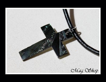 Moana Collection Collier Croix Marquisienne Nacre de Tahiti MAG.SHOP TAHITI