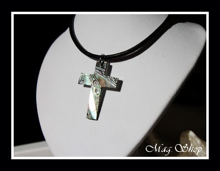 Moana Collection Collier Croix Marquisienne Nacre de Tahiti MAG.SHOP