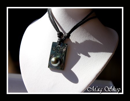 Moana Collection  Collier Moorea Margouillat Marquisien Nacre de Tahiti 2.5cm & Demie-Perle de Tahiti MAG.SHOP