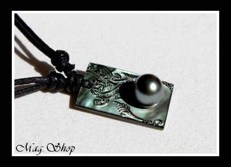Moana Collection  Collier Moorea Margouillat Marquisien Nacre de Tahiti 2.5cm & Demie-Perle de Tahiti MAG.SHOP
