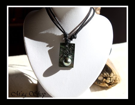 Moana Collection  Collier Moorea Margouillat Marquisien Nacre de Tahiti 2.5cm & Demie-Perle de Tahiti MAG.SHOP