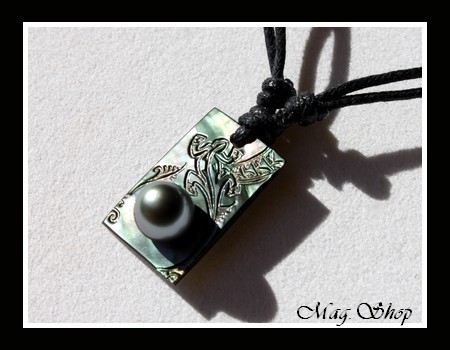 Moana Collection  Collier Moorea Margouillat Marquisien Nacre de Tahiti 2.5cm & Demie-Perle de Tahiti MAG.SHOP