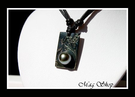 Moana Collection  Collier Moorea Margouillat Marquisien Nacre de Tahiti 2.5cm & Demie-Perle de Tahiti MAG.SHOP