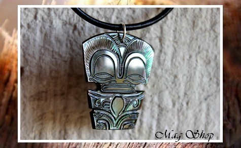 Moana Collection  Collier TIKI Mana Sculpté Nacre de Tahiti H4cm MAG.SHOP TAHITI