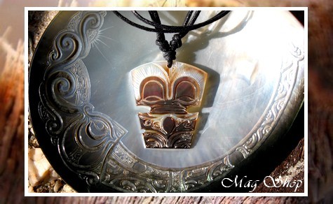 Moana Collection  Collier TIKI Mana Sculpté Nar de Tahiti H4cm MAG.SHOP