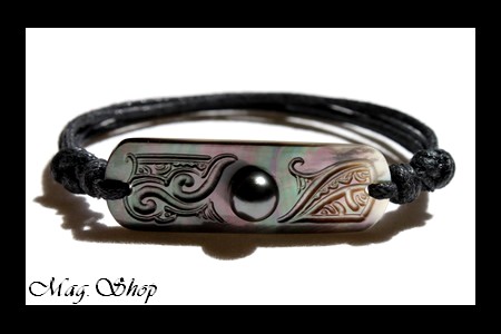 Moana Perles Collection  Bracelet Maupiti Marquisien Nacre de Tahiti & Demie-Perle de Tahiti Reflets Gris Foncés MAG.SHOP