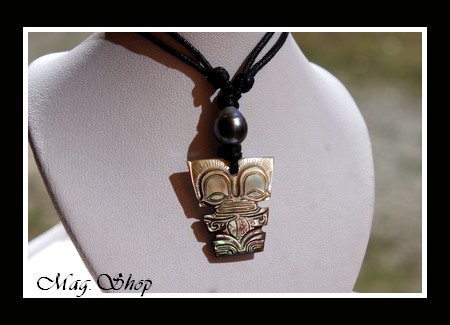 Moana Perles Collection  Collier Tiki Titaua Mana Marquisien Nacre de Tahiti 2.5cm & Perle Cerclée de Tahiti MAG.SHOP
