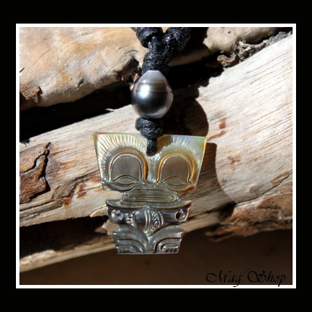 Moana Perles Collection  Collier Tiki Titaua Mana Marquisien Nacre de Tahiti 2.5cm & Perle Cerclée de Tahiti MAG.SHOP