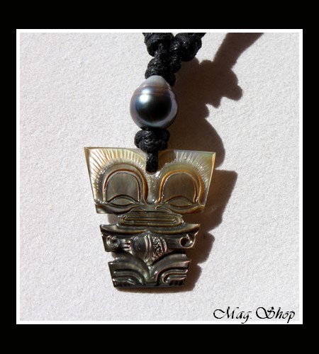 Moana Perles Collection  Collier Tiki Titaua Mana Marquisien Nacre de Tahiti 2.5cm & Perle Cerclée de Tahiti MAG.SHOP