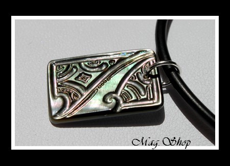 Moorea Marquisien Collier  Nacre de Tahiti 2.5cm Reflets Foncés Colorés MAG.SHOP