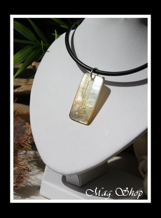 Moorea Nui Tortue Marquisienne Collier Nacre de Tahiti H3cm Reflets Clairs MAG.SHOP