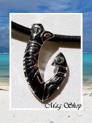Fenua Collection / Collier Hameçon Tiki Mukotaka Marquisien H:3cm / Pendentif Argent Rhodié 925 (2.83g) /Cuir Noir (photos contractuelles)