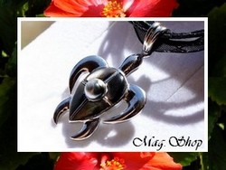 Keishis Collection / Collier Tortue Océan Argent Rhodié 925 (3.60g) 4 Nacres de Tahiti / Perle Keishi Baroque de Tahiti 5.80mm/A Reflets Gris / Cordons Couleur Noir (photos non contractuelles)