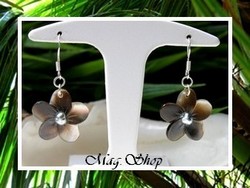 Archipels Collection / Boucles D'Oreilles Ofai'i Argent 925 (0.36g) Fleurs Hibiscus Nacres de Tahiti 2.5cm Marrons Foncés / 2 Perles Keishis de Tahiti 4.80mm/A Reflets Gris (photos non contractuelles)