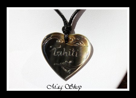 Pahia Collier Coeur Gravé  TAHITI  Nacre de Tahiti 3cm Modèle 1 MAG.SHOP