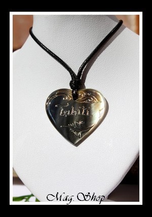 Pahia Collier Coeur Gravé  TAHITI  Nacre de Tahiti 3cm Modèle 1 MAG.SHOP