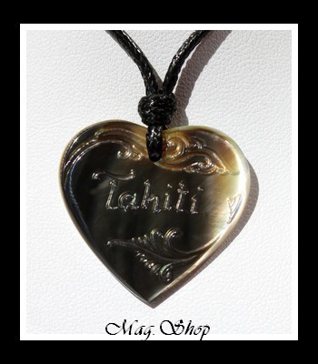 Pahia Collier Coeur Gravé  TAHITI  Nacre de Tahiti 3cm Modèle 1 MAG.SHOP