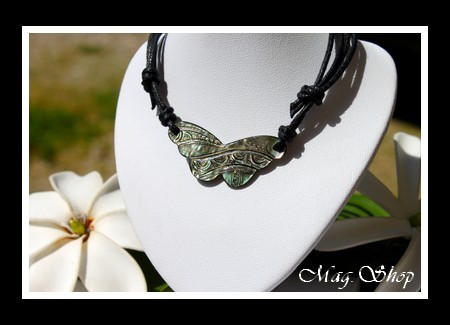 Papillon Marquisien Collier Hatuona Nacre de Tahiti 4cm MAG.SHOP