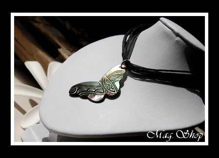 Papillon Marquisien Collier Miti Nacre de Tahiti 4cm MAG.SHOP