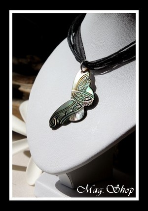 Papillon Marquisien Collier Miti Nacre de Tahiti 4cm MAG.SHOP