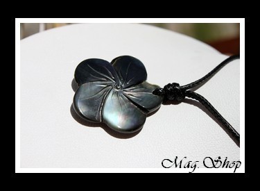 Parea Collier Fleur Hibiscus Nacre de Tahiti Modèle 6 MAG.SHOP TAHITI