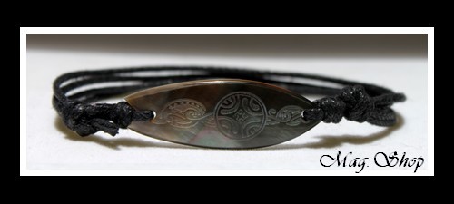 Planche de Surf Maori Bracelet Nacre de Tahiti 4cm Reflets Foncés Colorés MAG.SHOP