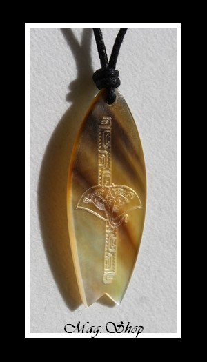 Planche de Surf Raie Marquisienne Collier Nacre de Tahiti H5cm Reflets Ocres MAG.SHOP