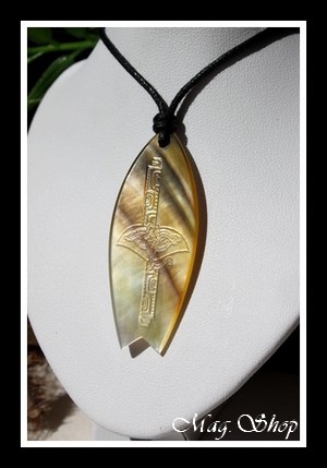 Planche de Surf Raie Marquisienne Collier Nacre de Tahiti H5cm Reflets Ocres MAG.SHOP