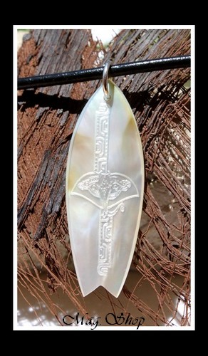 Planche de Surf Raie TAHITI Collier Nacre de Tahiti Reflets Blancs MAG.SHOP